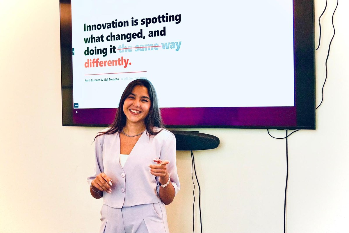 Roni Toronto presenting a talk for managers